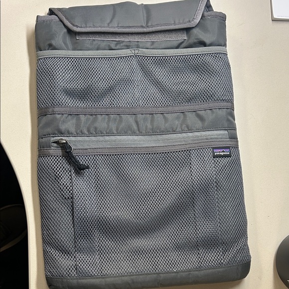 Other - Gray padded laptop protector Patagonia with Mesh Pockets